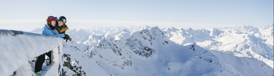 Pistenspaß und atemberaubende Aussicht erwartet Wintersportler in Andermatt Sedrun Disentis.