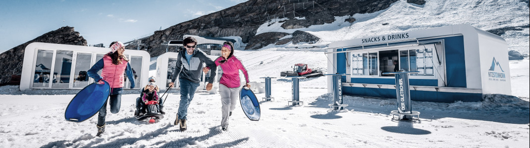 In der Ice Arena können Familien im Juli und August im Schnee spielen.