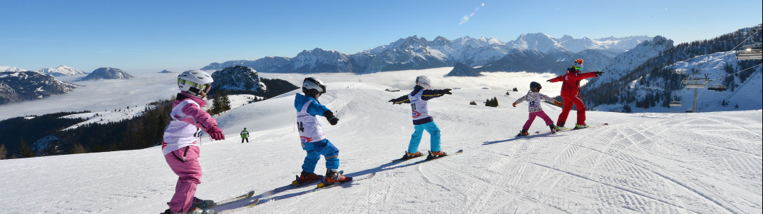 In der Almenwelt Lofer bieten zwei Skischulen Kurse an.