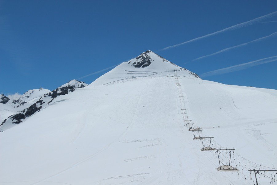 Auf dem Gletscher am Stilfser Joch stehen derzeit 9 Pistenkilometer zur Verfügung.