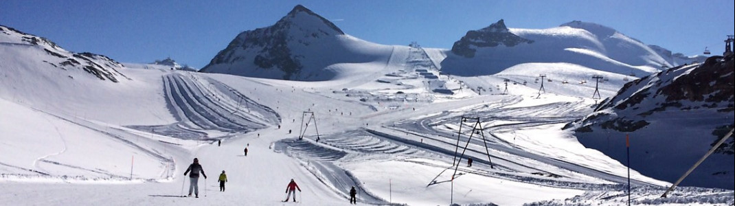 Die Pisten am Theodulgletscher sind sowohl von Schweizer als auch von italienischer Seite aus erreichbar und das ganze Jahr über geöffnet.