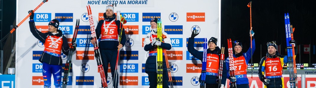 Emilien Jacquelin holt sich den Sieg vor Tommaso Giacomel und Johannes T. Boe.