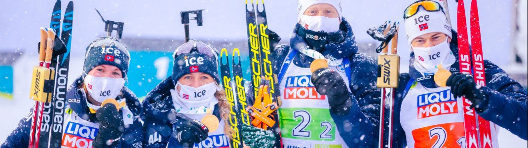 Im dichten Schneefall zum Sieg: Die norwegische Mixed-Staffel mit Marte Olsbu Röiseland, Tiril Eckhoff, Johannes T. Boe und Sturla Laegreid.