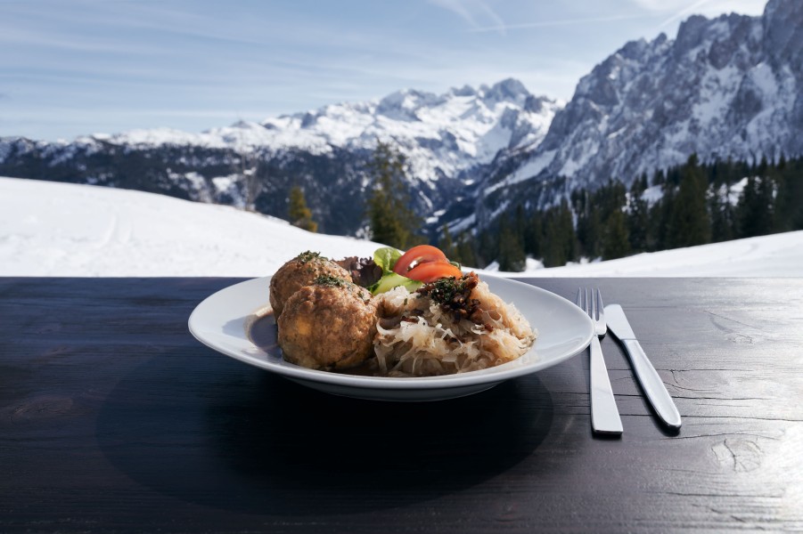 Genieße die authentische Kulinarik der Region Dachstein West.