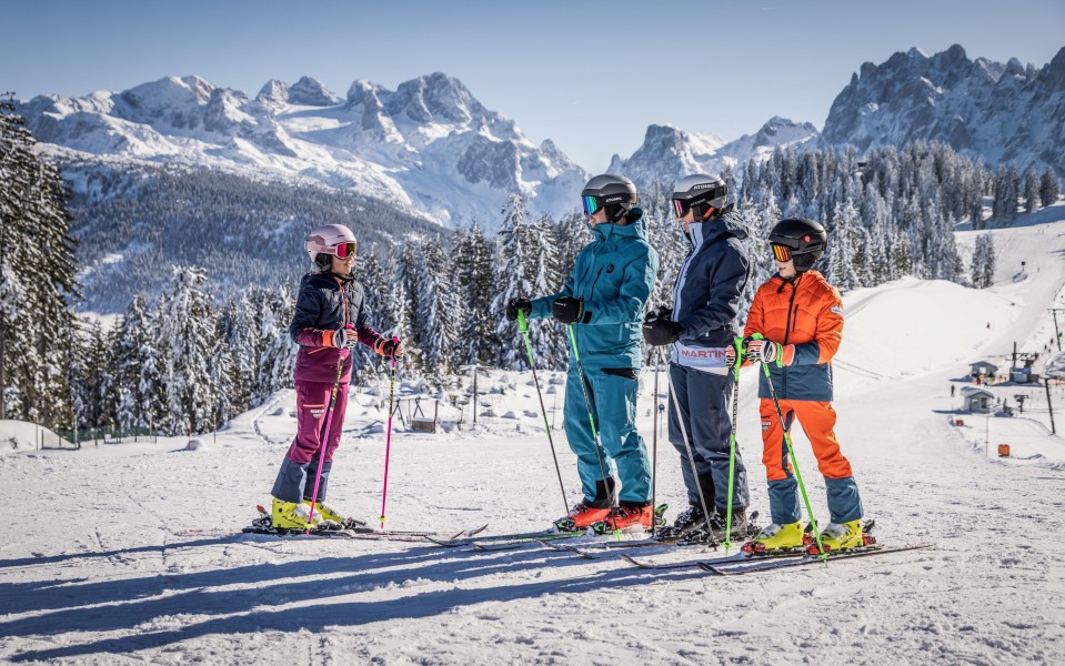In Dachstein West erwarten dich winterliche Abenteuer für die ganze Familie.