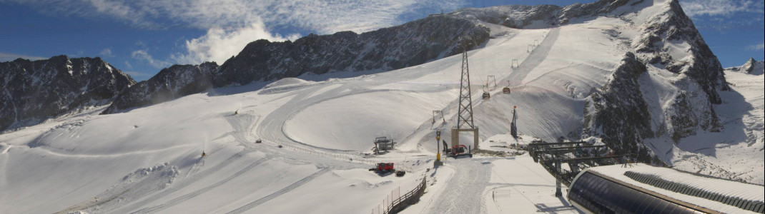 Tief verschneit präsentiert sich der Rettenbachgletscher in Sölden seit den Schneefällen am Wochenende. Die Piste 32 am Karleskogel-Schlepplift ist ab 23.9. geöffnet.
