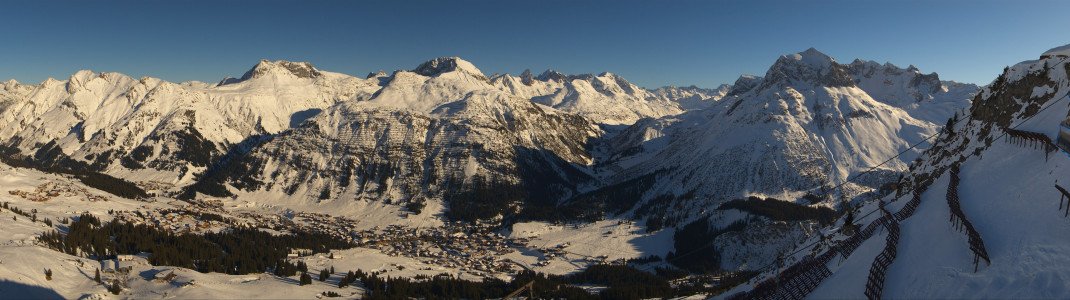 Lech Zürs am 15. Februar 2017 vom Kriegerhorn aus. Am Freitag wird sich das Bild ändern.