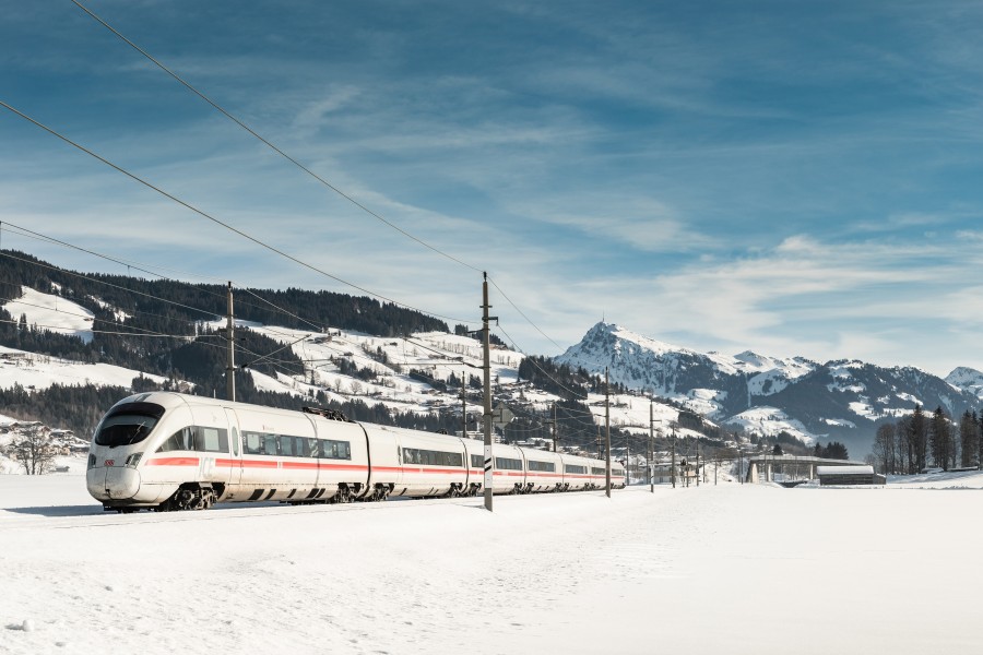Dank der attraktiven Sparpreise sparst du im autofreien Winterurlaub in Österreich nicht nur Stress und Zeit, sondern auch Geld.