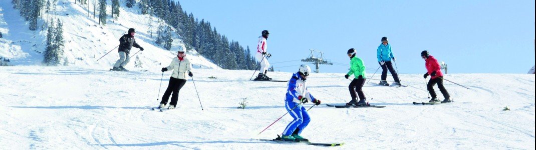 Grün, blau, rot oder schwarz: Führerscheinkurse gibt es in der Tiroler Zugspitzarena für alle Könnerstufen.