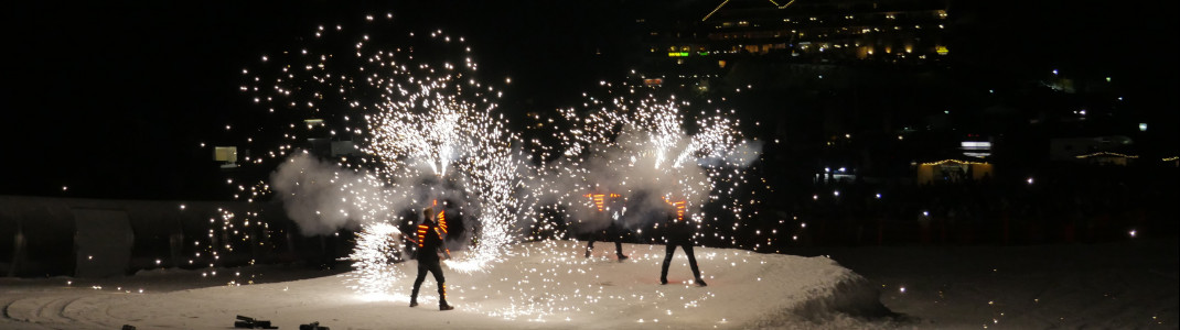 Pyrotechnik, Lichtspektakel und beeindruckende Stunts - das erwartet die Besucher bei "Hochfügen Nacht"