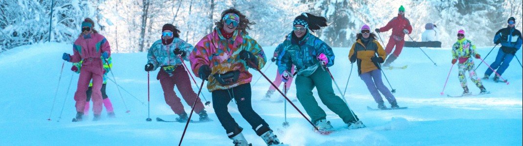 Lebensfreude pur: Retro-Skitag in St. Johann in Tirol.