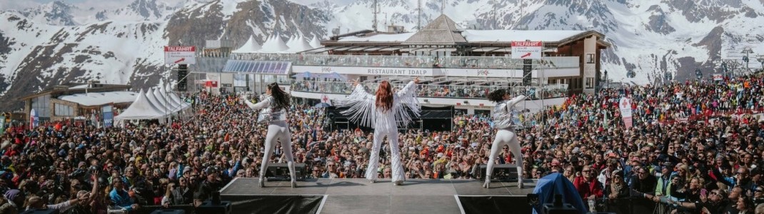 Schlager-Queen Andrea Berg begeisterte die 17.300 Fans mit einer großen Bühnenshow.
