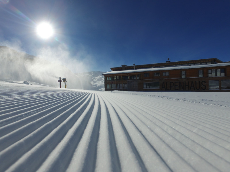 Perfekte Pistenbedingungen warten zum Saisonstart in Ischgl auf die Skifahrer.
