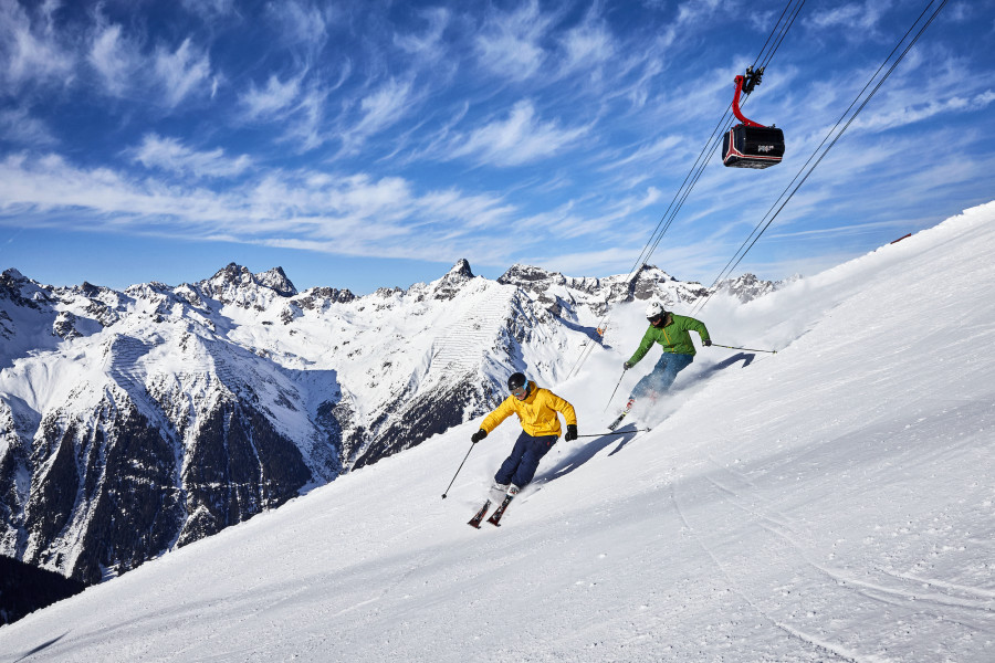 Knapp 240 Pistenkilometer auf beiden Seiten der Grenze erwarten Skifahrer in der Silvretta-Arena Ischgl-Samnaun.