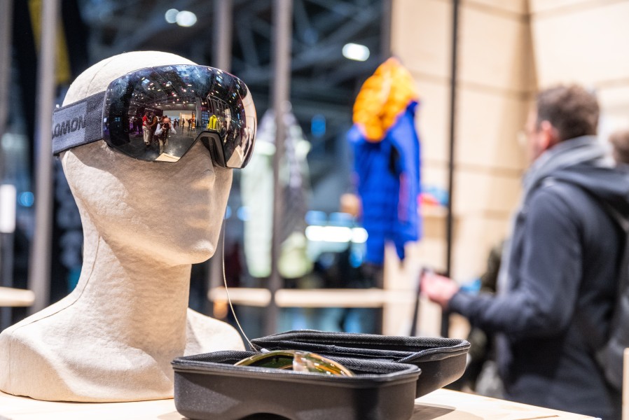 16 Magnete halten die zusätzliche Scheibe fest auf der Salomon Radium Prime Skibrille.