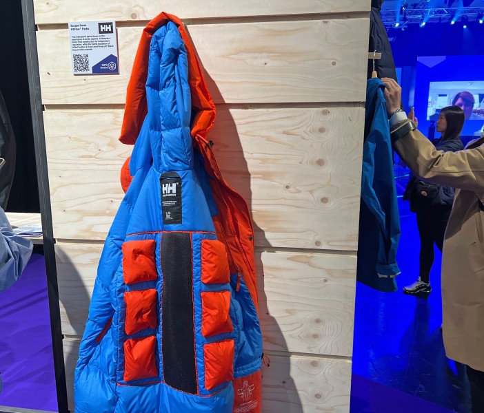 The construction of the Escape Down H2Flow Parka ensures optimised air circulation and heat distribution.
