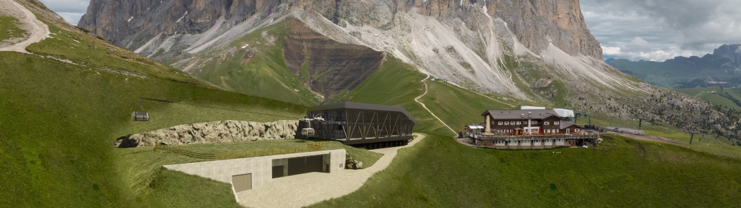 New location, new design: the new mountain station at Col Rodella impresses with its glass façade and underground cabin storage.