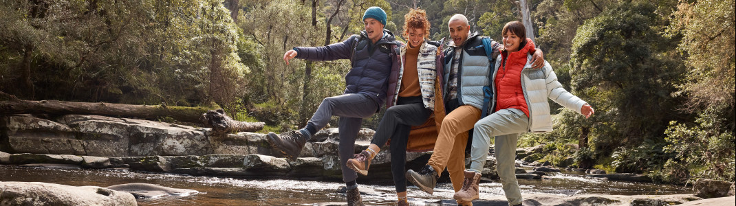 Kathmandu produziert Bekleidung und Ausrüstung für Outdoor-Enthusiasten.
