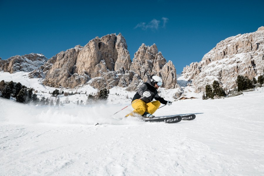 Dank der zentralen Lage im Skiverbund Dolomiti Superski stehen hier 500 verbundene Pistenkilometer zur Verfügung.
