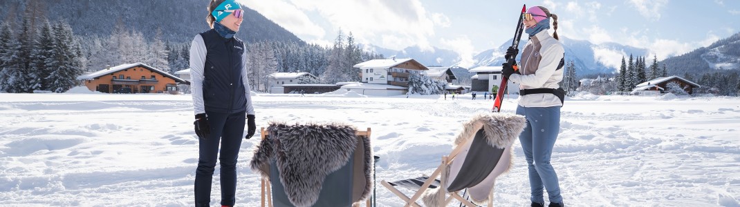 Aktiv auf der Loipe, entspannt im Liegestuhl – Winterurlaub in Seefeld vereint beides.
