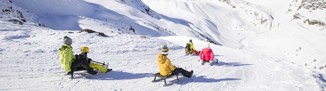 3,3 Kilometer lang ist die sonnige Rodelpiste Lazaun am Schnalstaler Gletscher.
