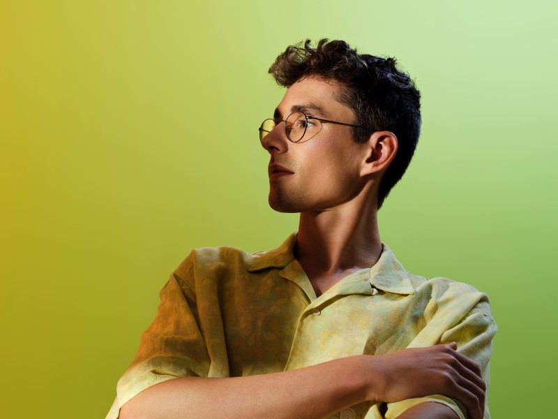Am Samstagabend, 16. Dezember 2023, wird Lost Frequencies am Musikpavillon im Ortszentrum auflegen.
