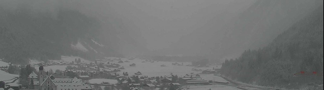 Dunkle Wolken im Tal: Mit am meisten Neuschnee fiel seit Ostermontag in der Schweiz in Engelberg.