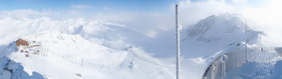 20cm Neuschnee sind zum Aprilstart am Schnalstaler Gletscher gefallen. Noch bis 4. Mai läuft hier die Skisaison.