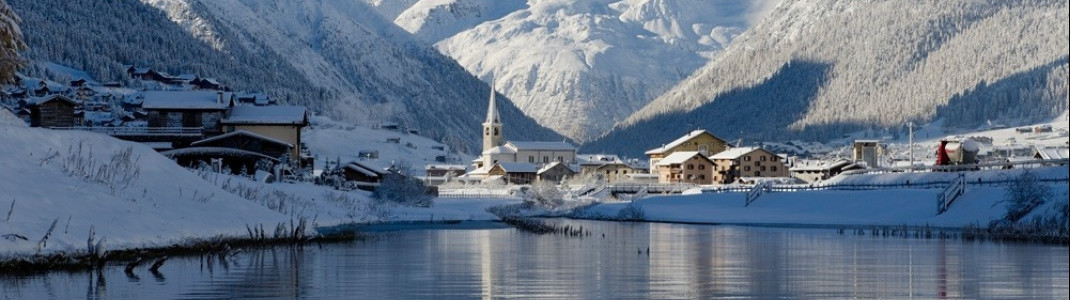 Der Wintersportort Livigno liegt idyllisch an einem See direkt an der Grenze zur Schweiz.