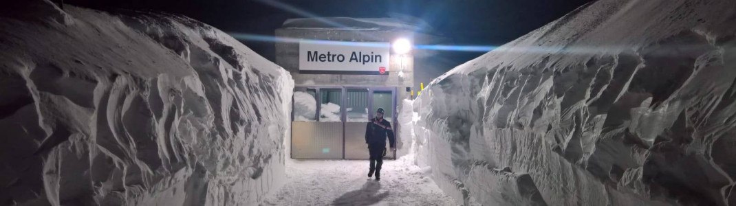 Meterhohe Schneewände: Nichts ging mehr Ende Januar im Skigebiet von Saas-Fee.