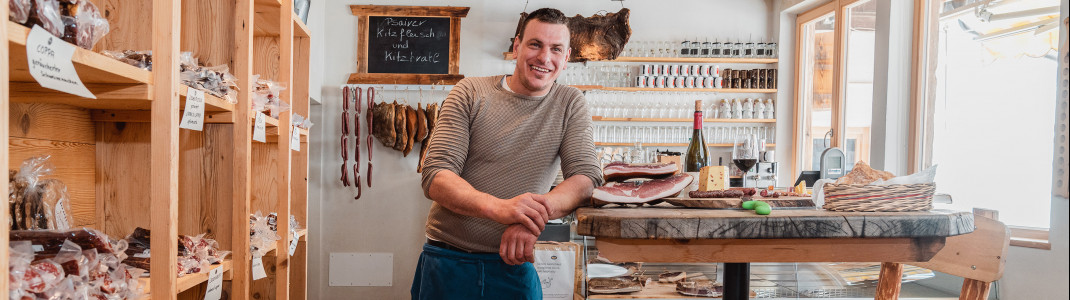 In den kleinen Hofläden kannst du Speck, Käse und viele weitere handgemachte Produkte verkosten.
