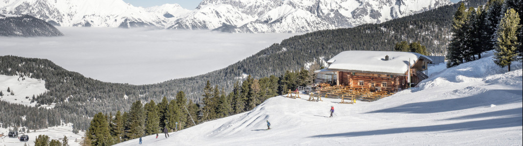 In the Kühtaile Alm you can warm up at the tiled stove.