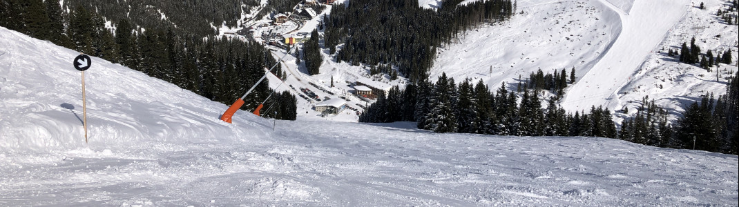 The black Pfaffenbühel slope no.6 leads to the 8er-Jet gondola in Hochfügen.