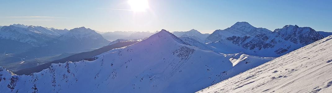 The average depth of snow at Marmot Basin is 114 cm.