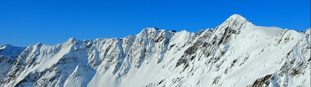 Freeride fans have countless downhill possibilities in the backcountry area.