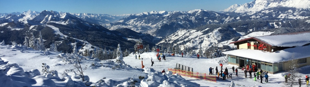 View of the top station of the "Rote 8er" cable car in Wagrain
