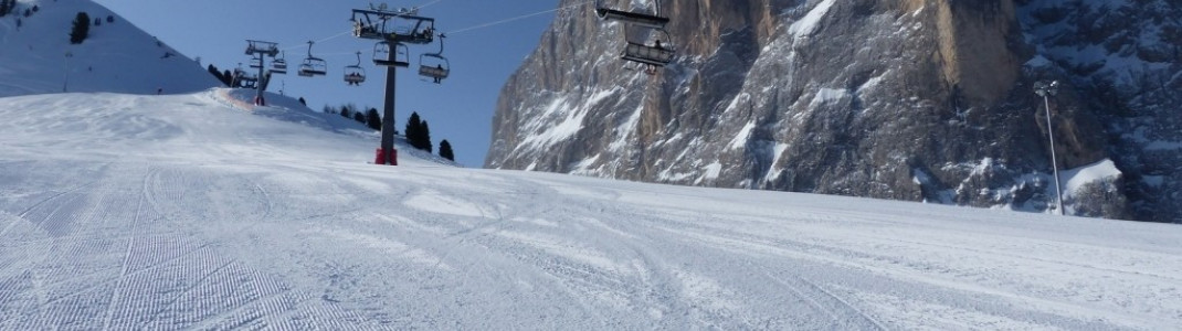 Carving piste at the Sochers chair lift just below the Langkofel (3.181 m/10436.4 ft)