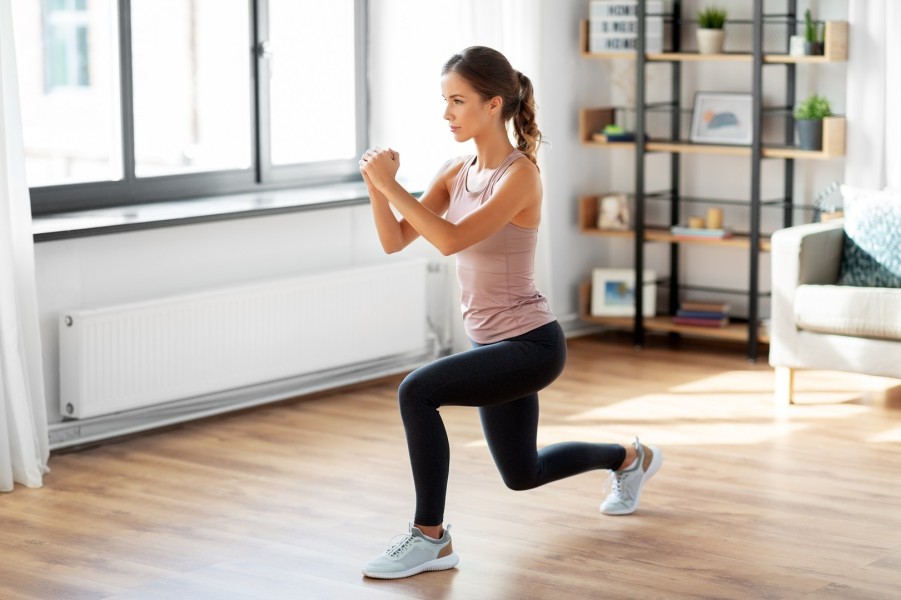 Kniebeugen sind eine optimale Übung für ausreichende Fitness beim Skifahren.