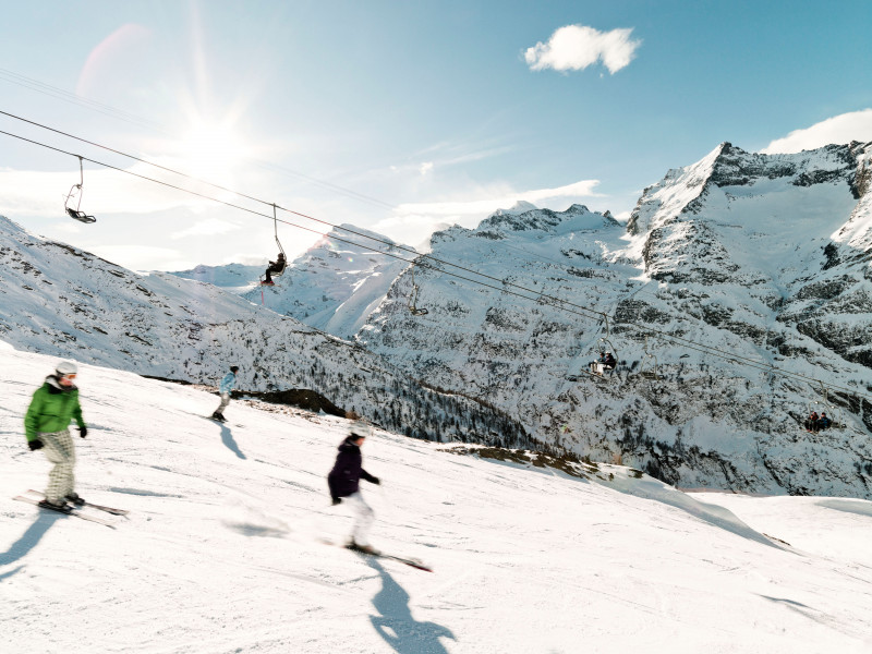 Anspruchsvolle Skifahrer und Snowboarder kommen in Saas-Fee voll auf ihre Kosten.