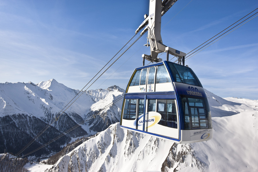 Mit der Doppelstockbahn startest du in das Skigebiet Samnaun.