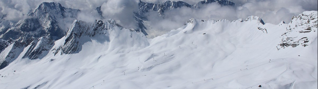 Die Skisaison ist beendet auf der Zugspitze, aber der Schnee liegt so hoch wie seit 20 Jahren nicht.