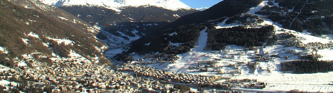 Die Pista Stelvio endet direkt am Ortsrand von Bormio, wie man gut auf dieser Webcam erkennen kann.