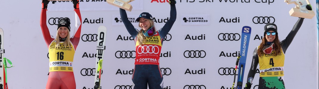 Ragnhild Mowinckel gewinnt den Super-G vor Cornelia Hütter und Marta Bassino.