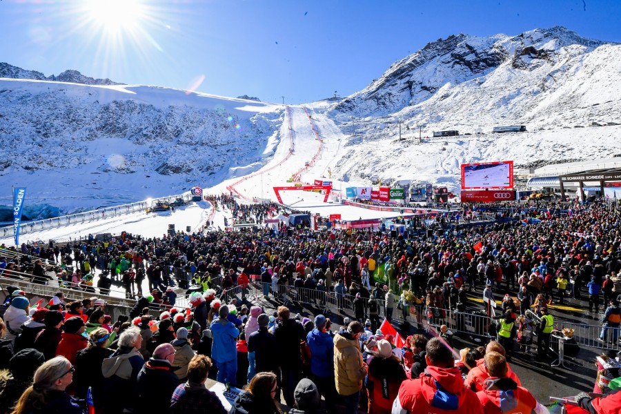 Über 15.000 Fans waren am Samstag zum Auftakt in Sölden mit dabei.