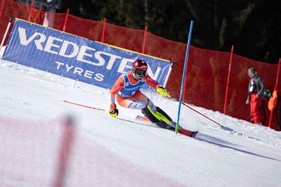 Loic Meillard holt sich zum krönenden Abschluss den WM-Titel im Herrenslalom.