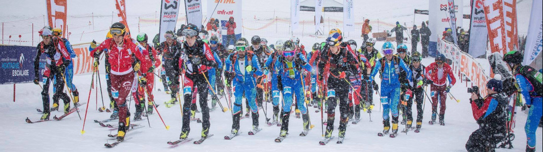 Gestartet wird beim Skibergsteigen gleichzeitig in Form eines Massenstarts.