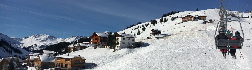 Direkt von der Piste zum Hoteleingang kann man unter anderem im Bereich Oberdamüls (im Bild) und Uga.