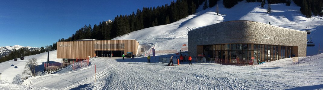 Liegen direkt nebeneinander: die Bergstation der neuen Mellau-Gondelbahn (links) und die Talstation der mit Sitzheizung und Abdeckhaube ausgestatteten 8er Sesselbahn Rossstelle.