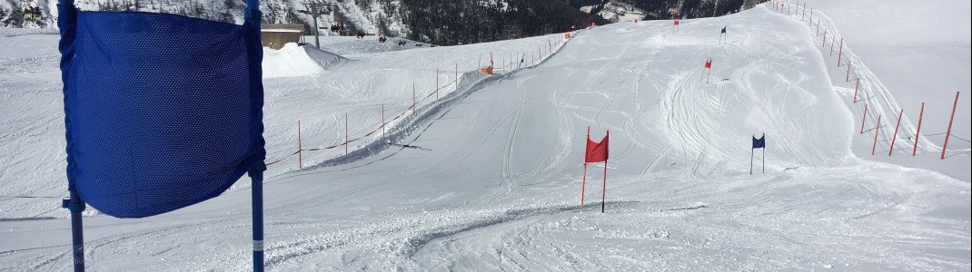 Fühlen wie die Profis: Direkt neben der Piste 1 liegt die abgetrennte Riesenslalom-Strecke.
