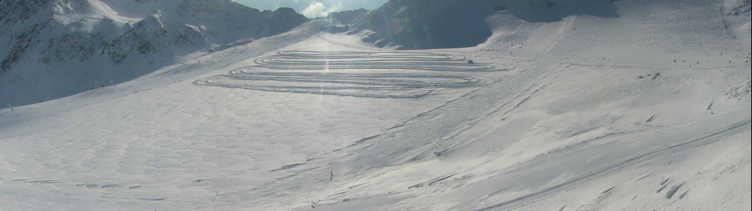 Neben den Abfahrtspisten ist am Schnalstaler Gletscher auch bereits eine Langlaufloipe präpariert worden.